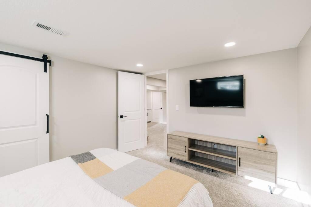 Beautiful Luxury Home Freshly Renovated With Big Yard, Seating & Grill Pad Cottage Grove Экстерьер фото